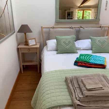 Holiday home Wisteria House Douzillac
