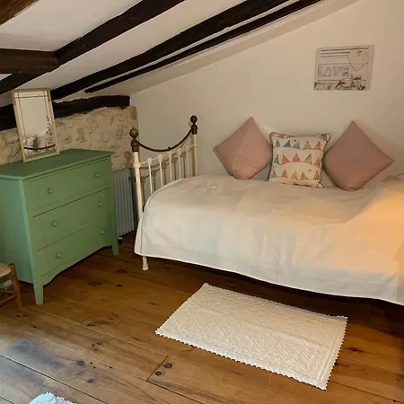 Holiday home Wisteria House Douzillac