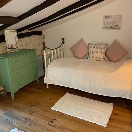 Holiday home Wisteria House Douzillac